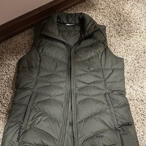 Olive green women north face vest